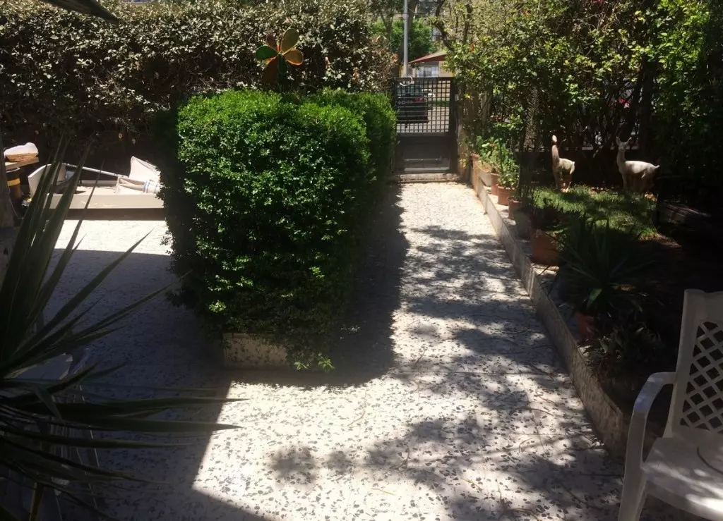 לשיפוץ, שקט, מיקום טוב, הזדמנות טובה, ברחוב שקט, מקום שקט, גדול, נעים, עסקה טובה, כיווני אוויר טובים, במצב טוב