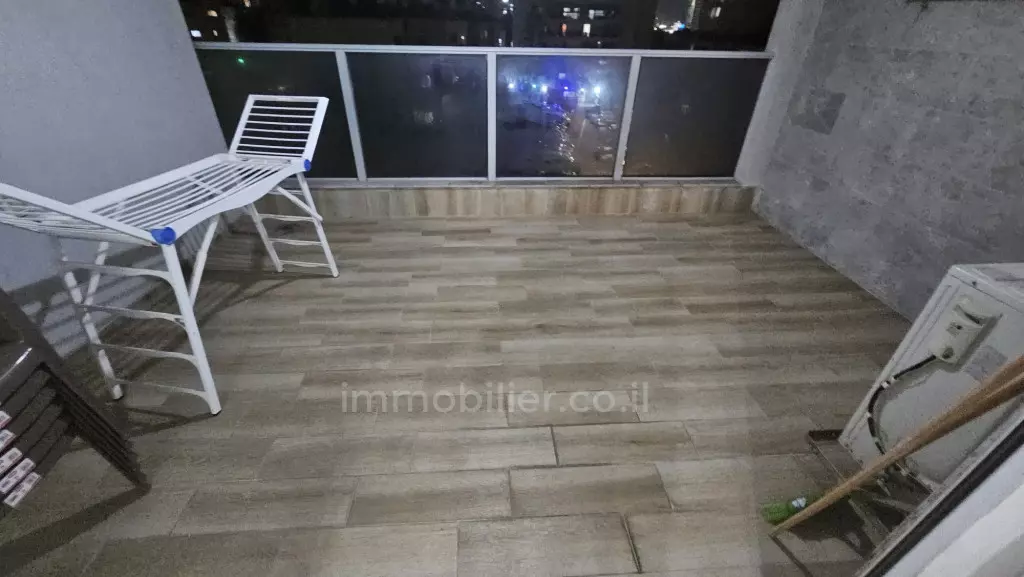 דירה עם מרפסת וממ״ד
