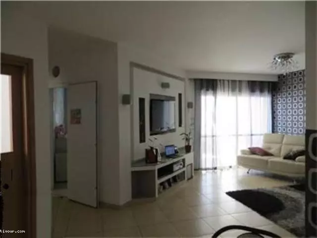 במרכז, אסור לפספס! דירה מעוצבת היטב, כיוונים טובים