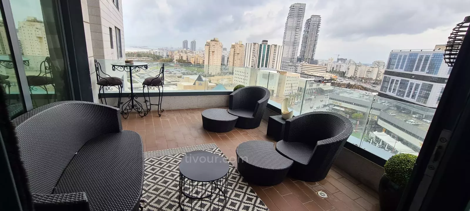 דירת 5 חדרים מפוארת שהוסבה ל-4 למכירה באשדוד