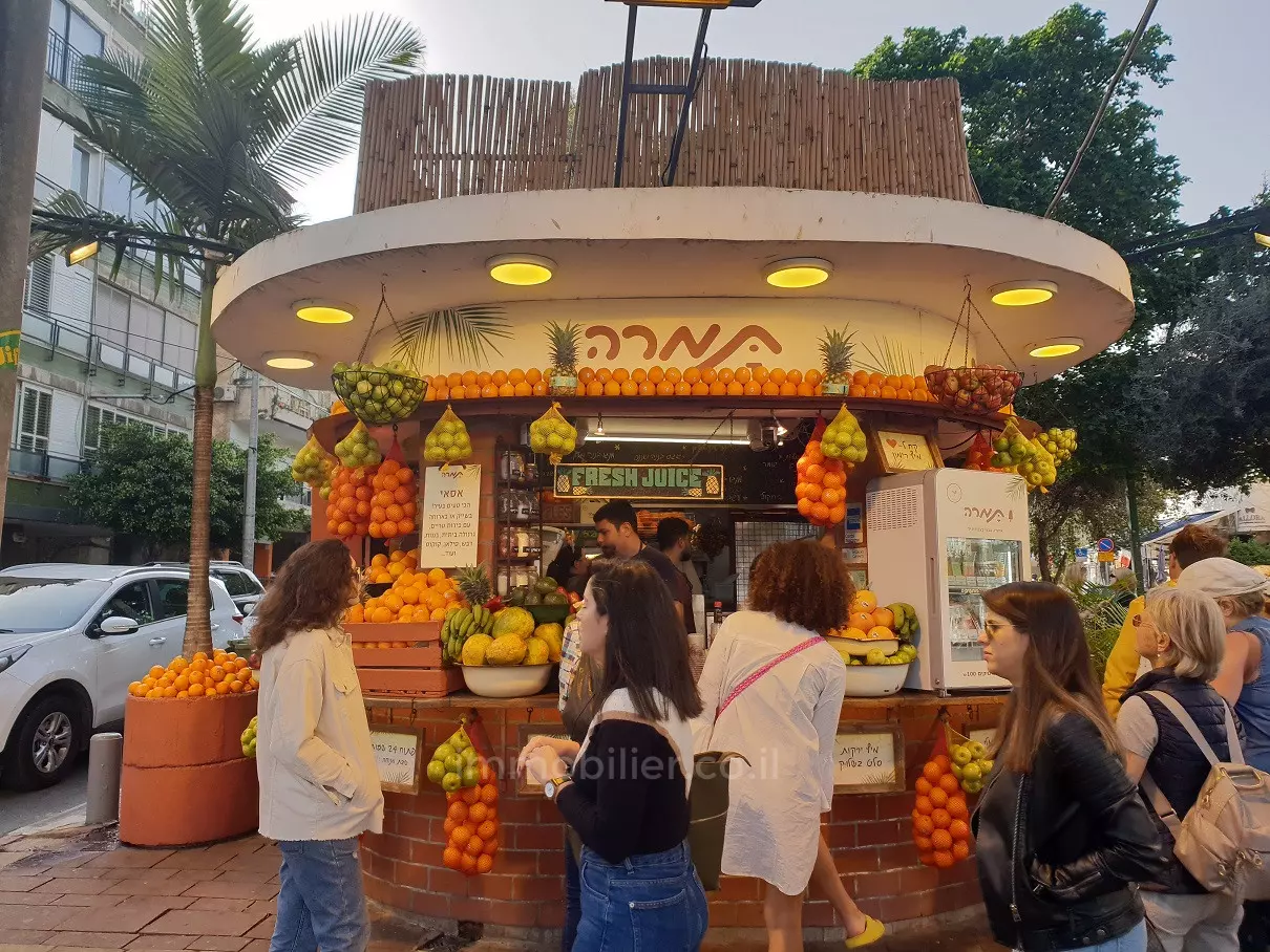 דירה מרהיבה משופצת עם מרפסת, מרווחת ומוארת, קרוב לים - אסור לפספס!