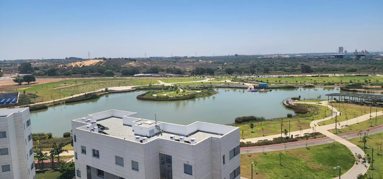 קומה גבוהה עם נוף