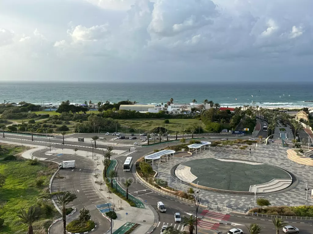 נוף ים נצחי
