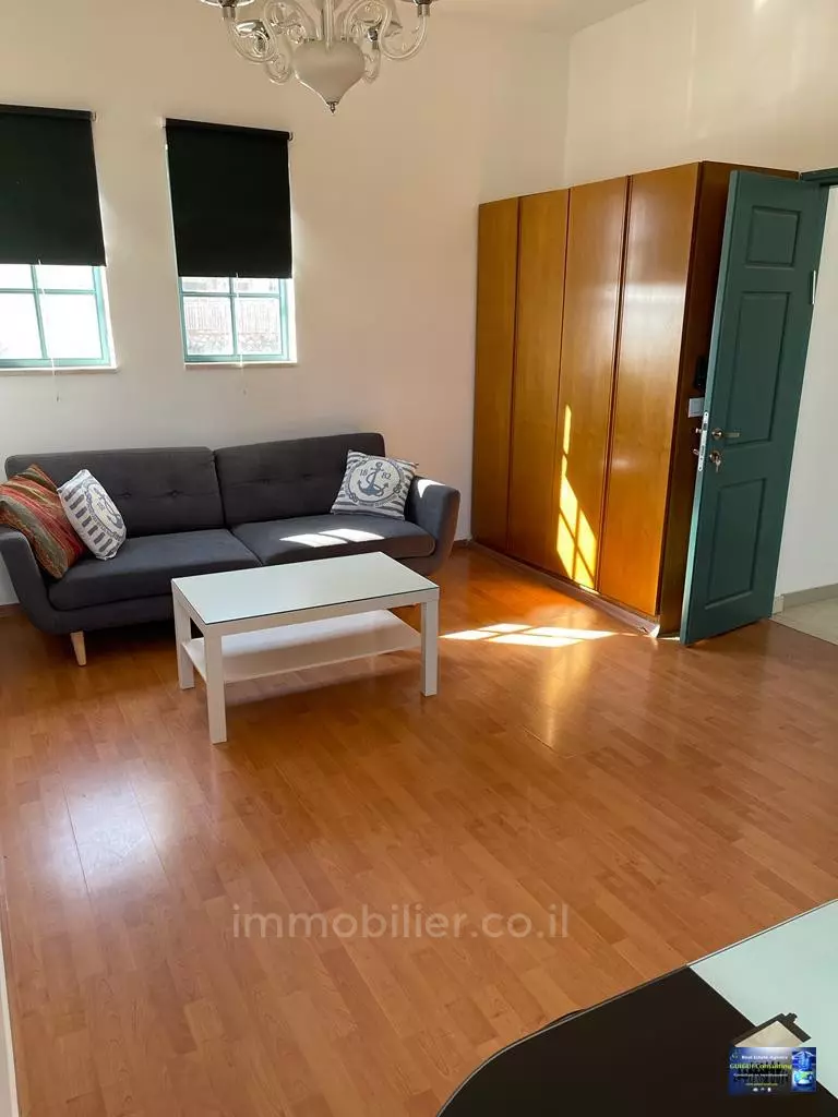 לא להחמיץ!,נעימה,במרכז,יפה,מסודרת,מיקום מצויין,מציאה,שקטה,מוארת,ברחוב שקט,במקום שקט,מרוהט קומפלט,קרוב לים