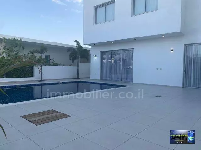 עם מרפסת,שקטה,בבניין יוקרה,מושקעת,מרפסת עם נוף לים,מיקום מצויין,מציאה,ברחוב שקט,במקום שקט,קומה גבוהה עם נוף,גדולה,סטנדרטים גבוהים,דירת יוקרה,אפשרות לבנות,עם נוף לים,לא להחמיץ!,נעימה,מסודרת,מוארת,בבניין חדש,חדשה,מרווחת,יפה,מציאה,כיווינם טובים,במצב טוב,גינה גדולה,תקרה גבוהה,מפוארת,משופץ,פרוייקט איכותי