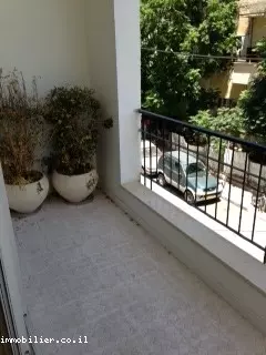 רחוב לסאל קרוב לים - נכס נדיר