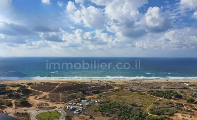 פנטהאוז מדהים 5 חדרים + מרפסת מול הים