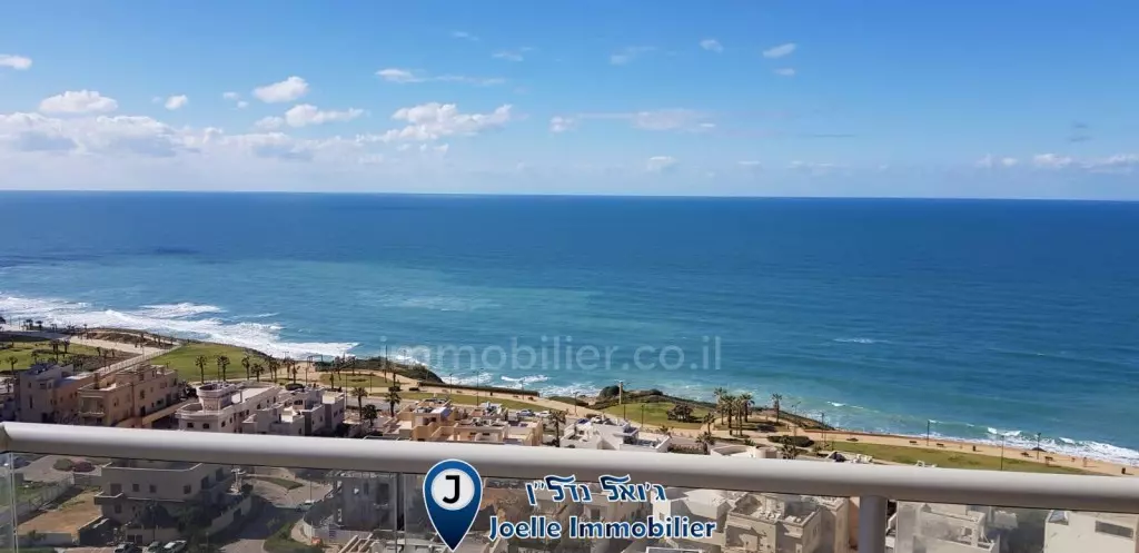 פנטהאוז מפואר עם מרפסת ונוף ים פנורמי - קומה גבוהה