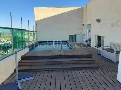 עם מרפסת,מיקום מצויין,סטנדרטים גבוהים,דירת יוקרה,מסודרת,בבניין חדש,מפוארת,משופץ
