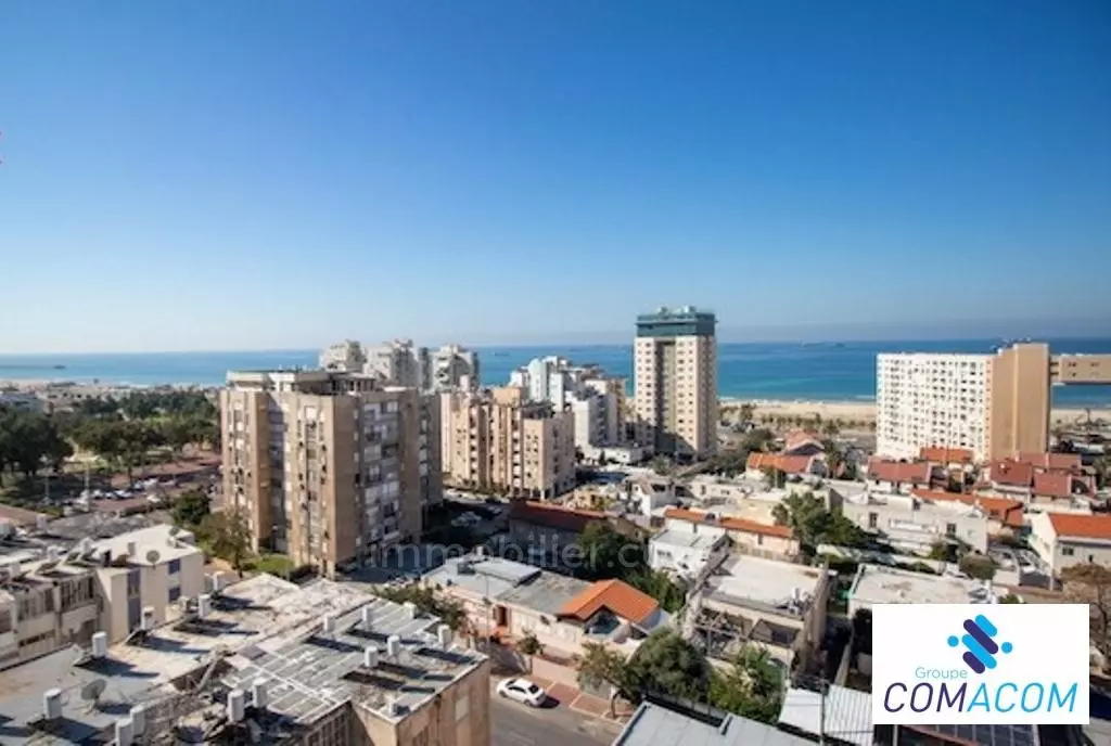 עם מרפסת,בבניין יוקרה,מיקום מצויין,קומה גבוהה עם נוף,סטנדרטים גבוהים,עם נוף לים,חדשה,מרווחת,מפוארת