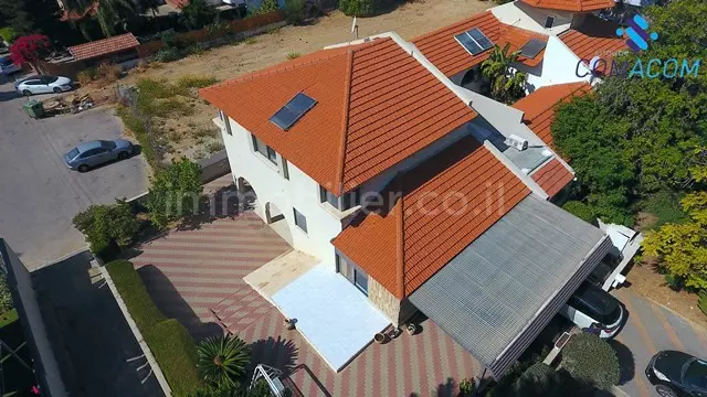 מסודרת,מיקום מצויין,במקום שקט,גדולה,גינה גדולה,מרווחת