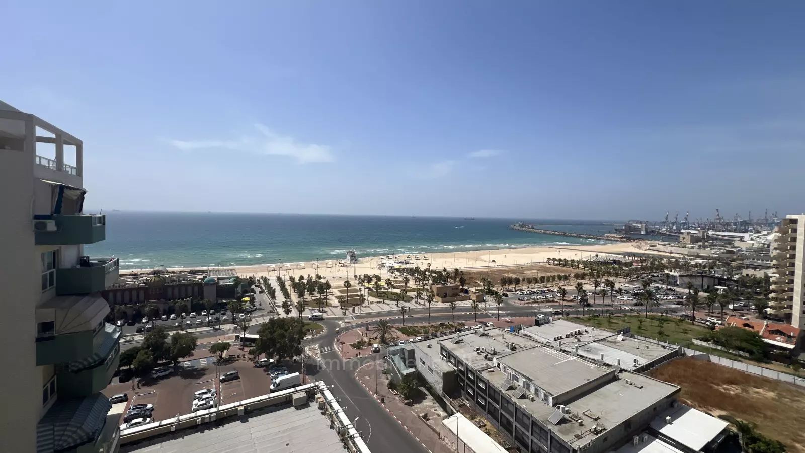 מרפסת עם נוף לים,קומה גבוהה עם נוף,קרוב לים