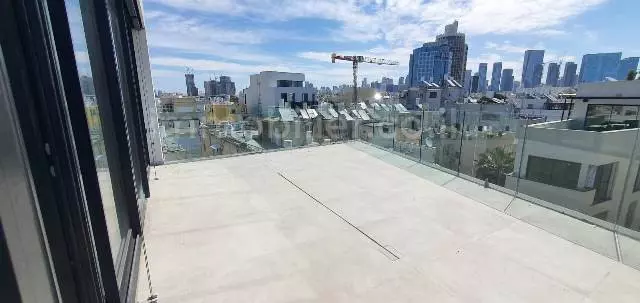 לא להחמיץ!,עם מרפסת,יפה,מסודרת,מיקום מצויין,בבניין יוקרה,גדולה,סטנדרטים גבוהים,מושקעת,מפוארת,חדשה,מרווחת