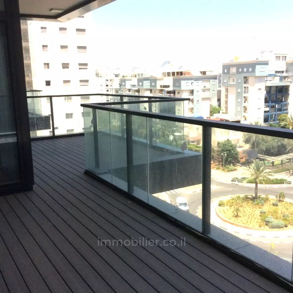 דירת 5 חדרים למכירה בבניין יפה, קרית לאומי, ראשון לציון