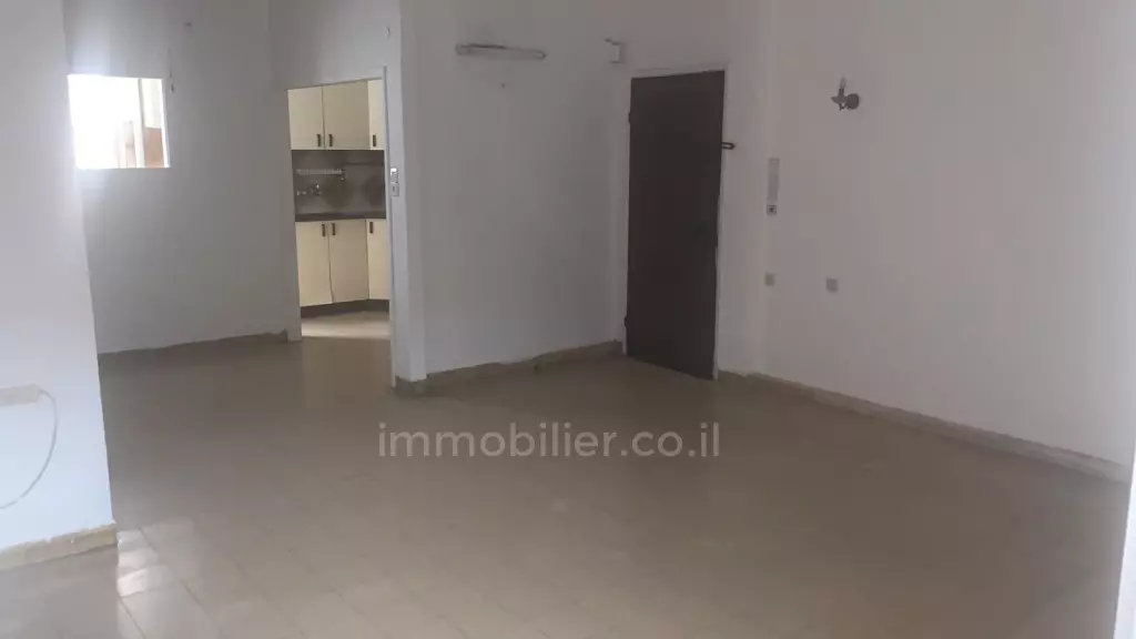 אל תפספסו! 3.5 חדרים להשכרה בלב רמת גן