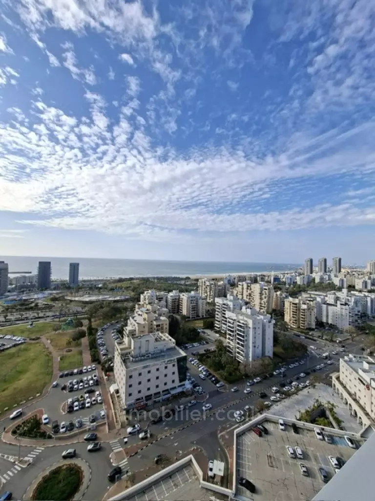 דירת 5 חדרים יוקרתית למכירה, נוף מלא לים בלב אשדוד