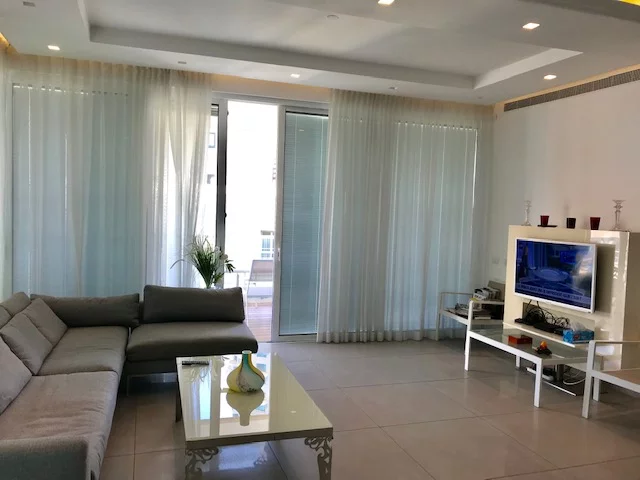 מיקום אידיאלי! דירת 4 חדרים מאובזרת במלואה להשכרה, קרוב לים, לב תל אביב