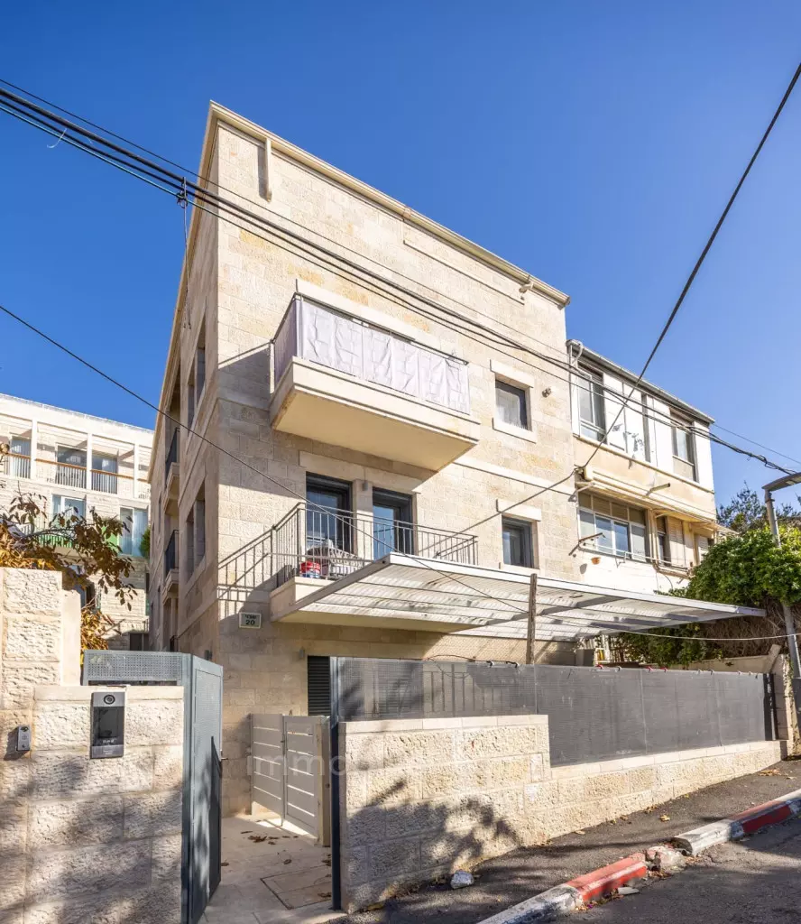 נחלאות - דירה מחולקת