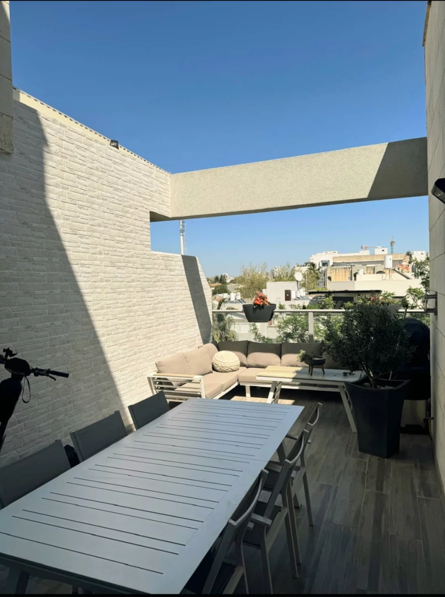 דירת פנטהאוז דופלקס חדשה מדהימה בלב רעננה