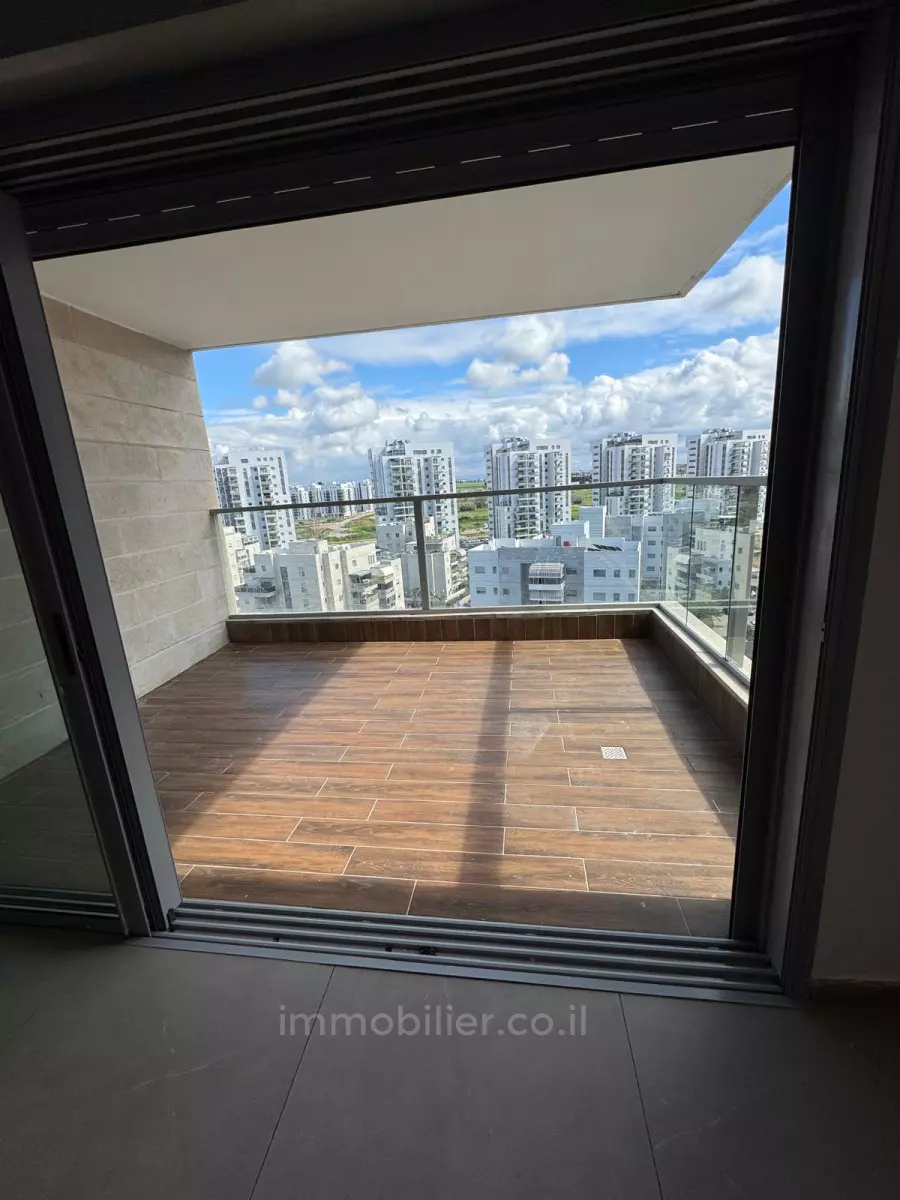 דירת 5 חדרים עם נוף לאגם