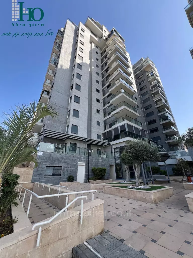 דירת 4 חדרים במרחק צעדים מהים בבניינים החדשים של המרינה