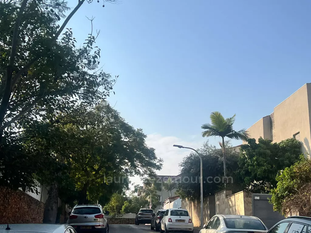עסקה. נדרש שיפוץ מלא. מיקום מעולה.