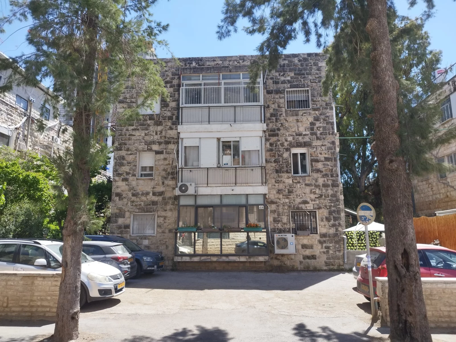 ירידת מחיר - דירת 3 חדרים גדולה עם פוטנציאל