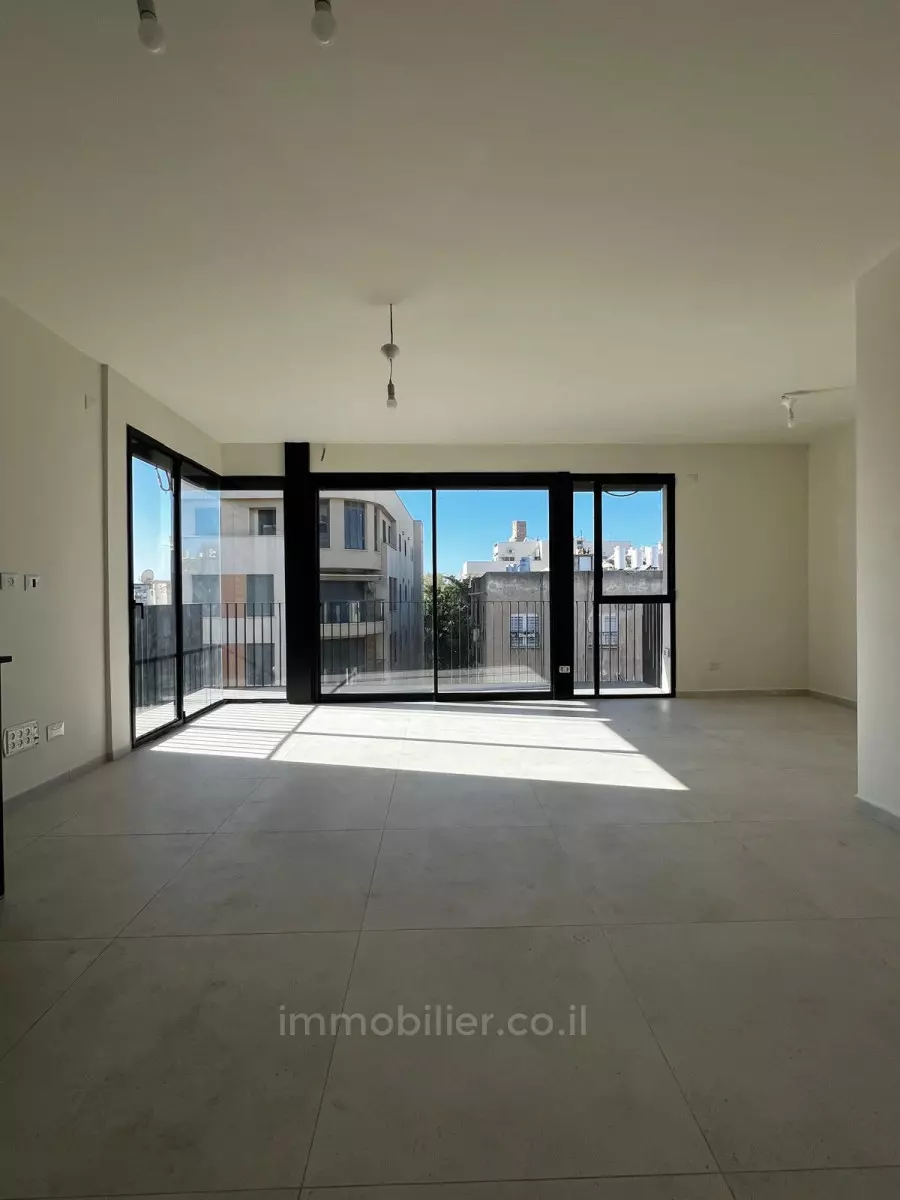 למכירה – דירת 3 חדרים חדשה ברחוב פינסקר, צעדים מהים