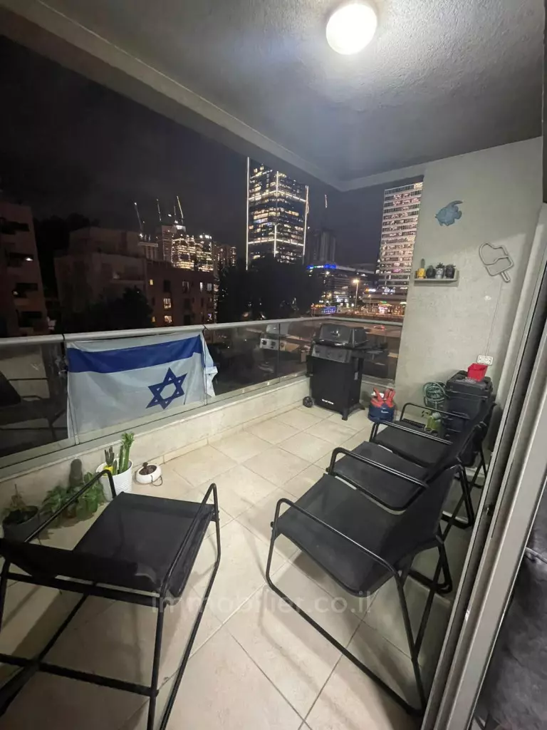 דירת 3 חדרים מדהימה בבניין חדש עם חניה וממ״ד ליד שרונה