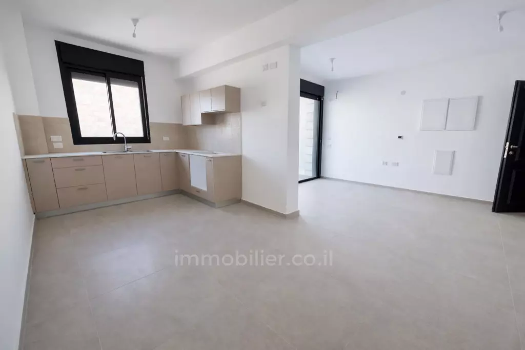 3 חדרים חדש מקבלן במקור חיים