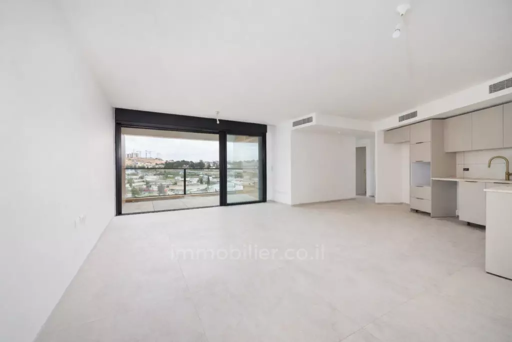4 חדרים חדש עם מרפסת כפולה ונוף פנורמי – מקור חיים