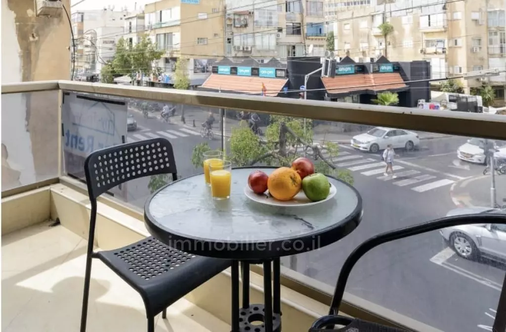 דירת 3 חדרים למכירה ברחוב בוגרשוב בתל אביב, מיקום מרכזי מאוד 2 דקות הליכה מהים