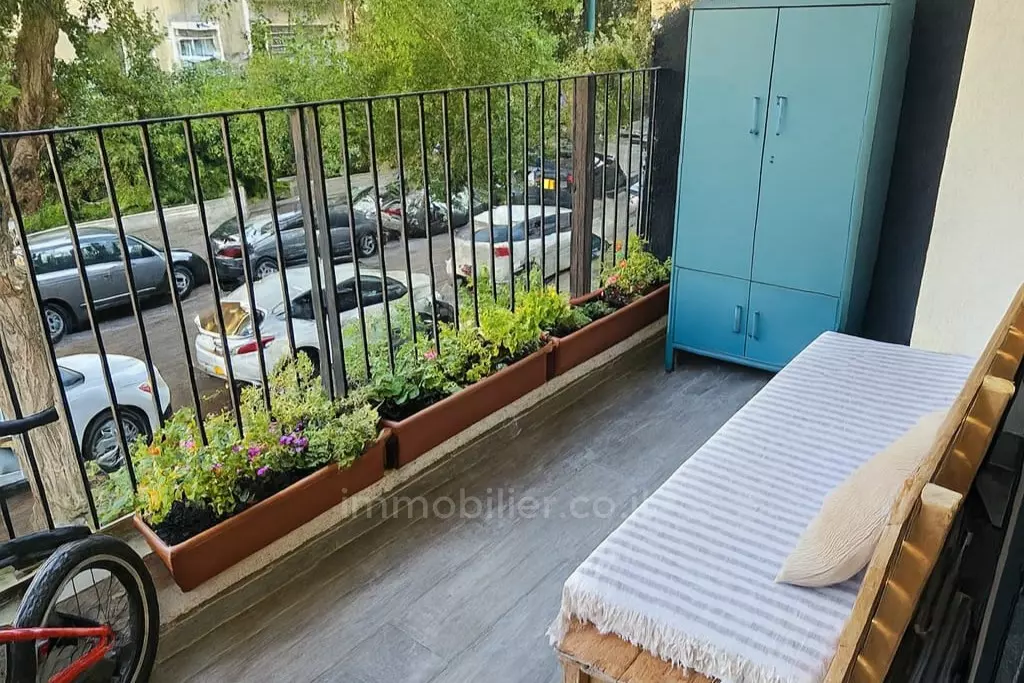 למכירה – דירת 3 חדרים כחדשה משופצת לאחר תמ"א – שלמה המלך, תל-אביב