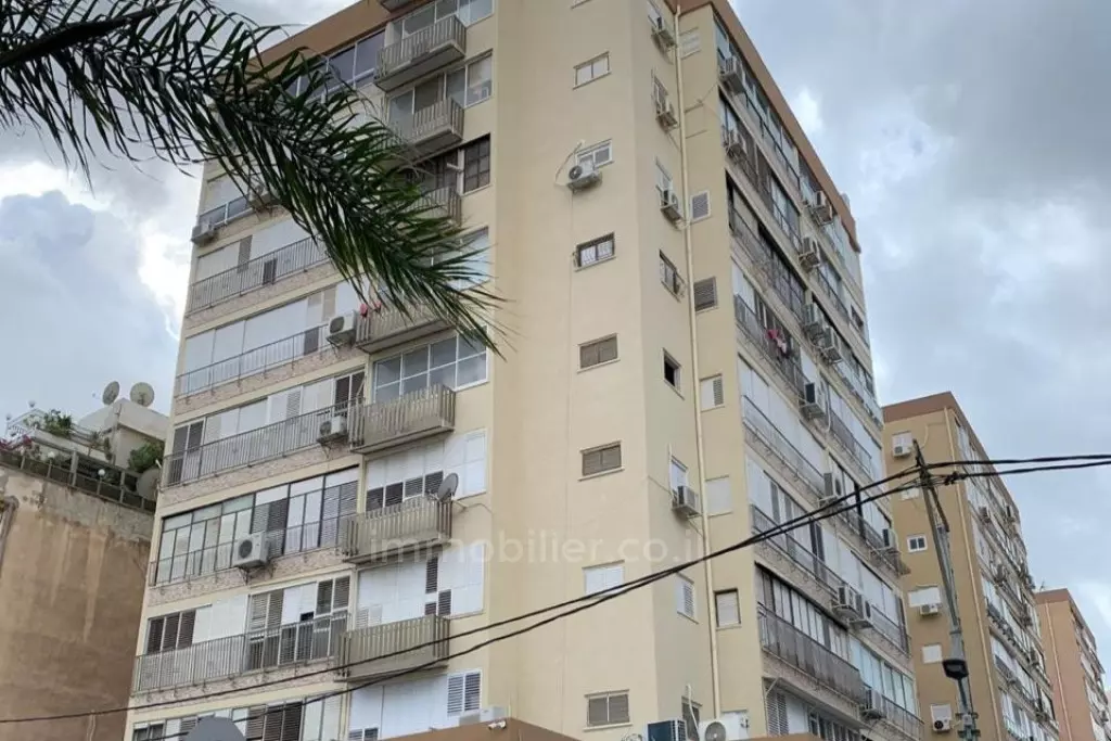 דירה למכירה מרכז בת-ים – רחוב ז'בוטינסקי אזור מבוקש