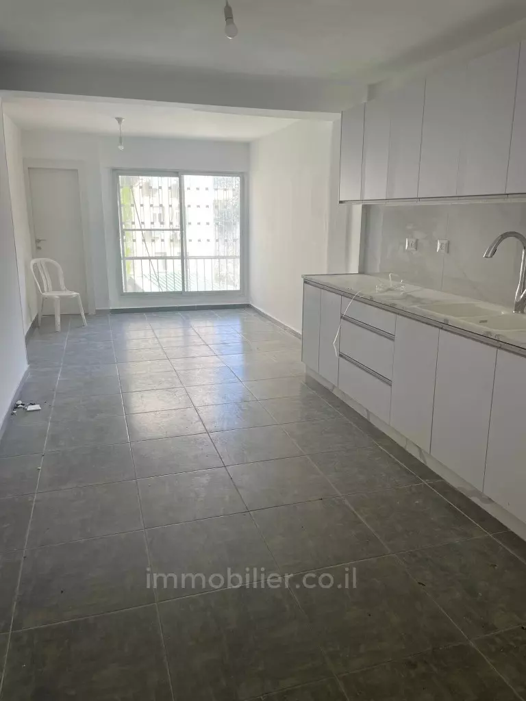 דירת 4 חדרים יפה ומשופצת לחלוטין