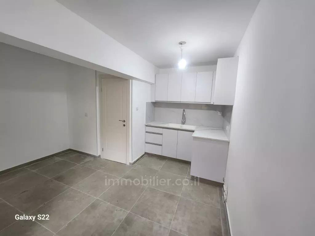 דירת 2 חדרים מושלמת משופצת, אידיאלית לזוג צעיר