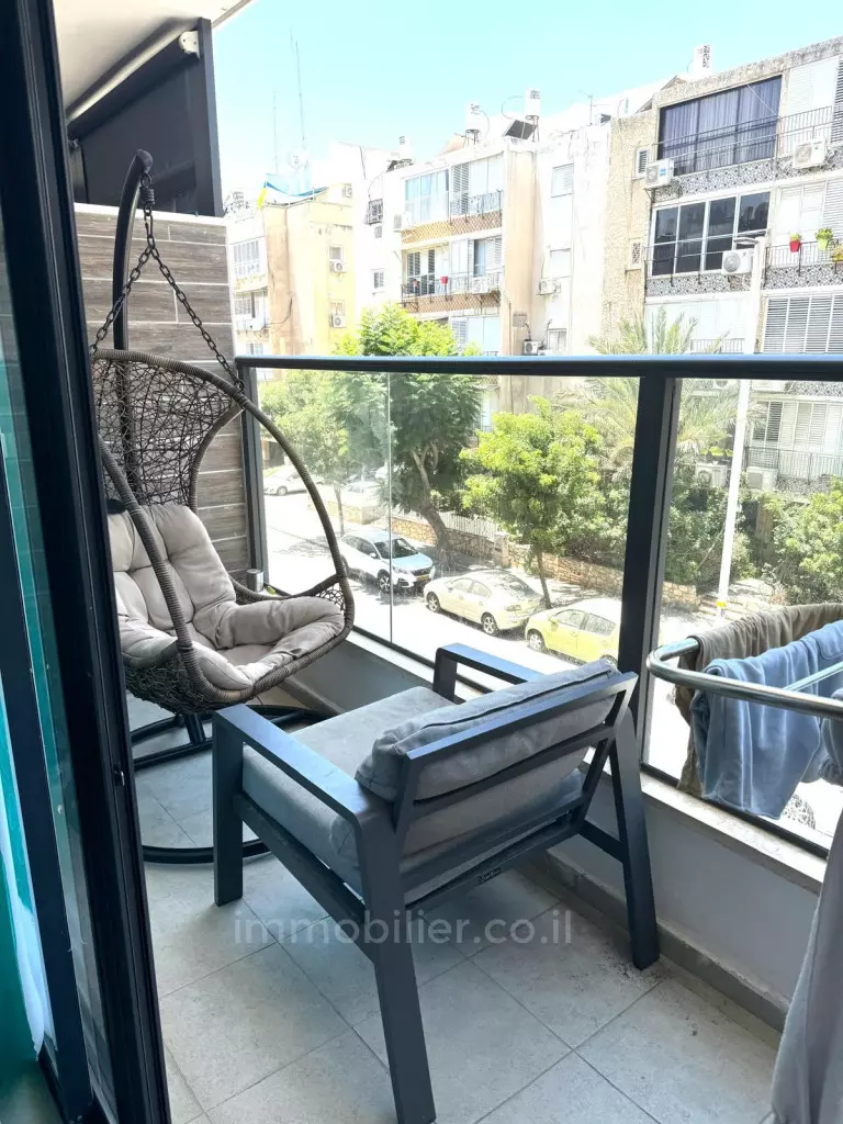 דירת 3 חדרים משופצת מדהימה – רובע דרום בת ים