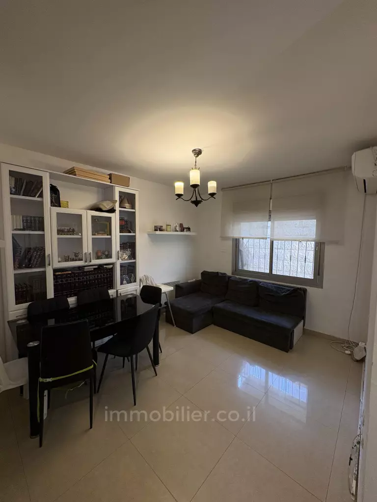 3 חדרים רחוב החשמי - בית וגן