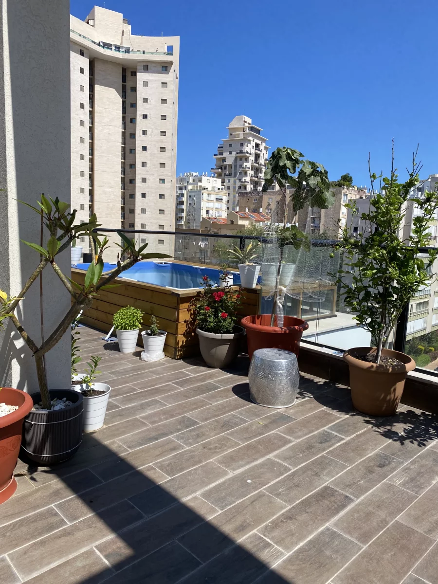 Magnifique penthouse 4 pieces a Natanya